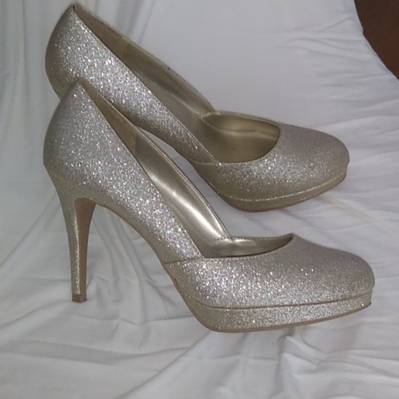 Heels champagne color - Picture 2 of 9